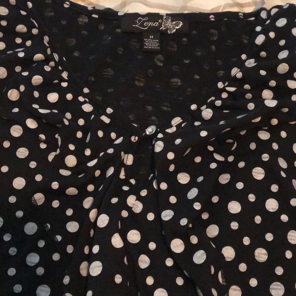 Bundle Blk/Wht tops both MD - Picture 8 of 8